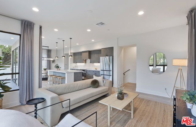 1322 Douglas Street, Los Angeles, CA 90026