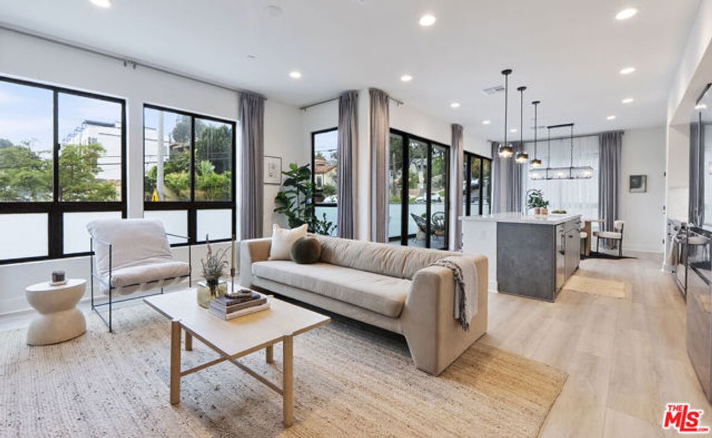 1322 Douglas Street, Los Angeles, CA 90026