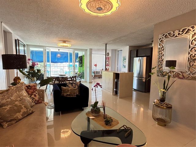 1248 AV. LUIS VIGOREAUX 8, Guaynabo, PR 00966