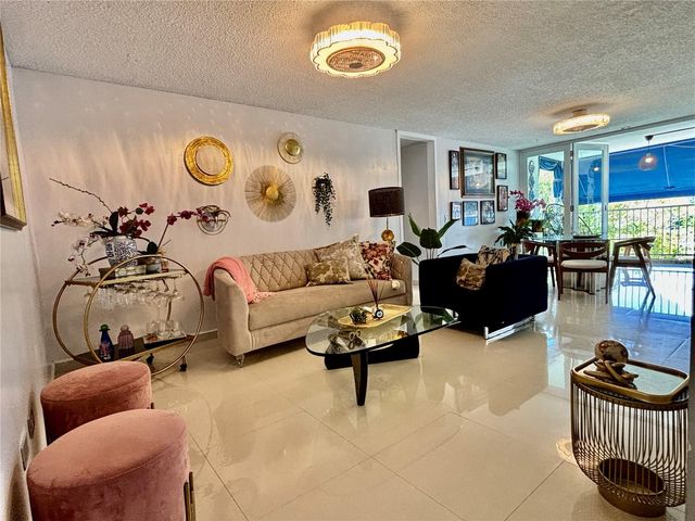 1248 AV. LUIS VIGOREAUX 8, Guaynabo, PR 00966