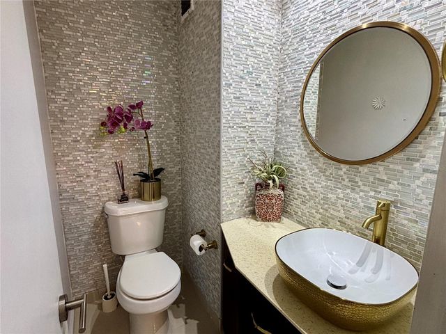 1248 AV. LUIS VIGOREAUX 8, Guaynabo, PR 00966