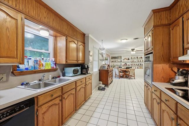 980 Evergreen Lane, Beaumont, TX 77706