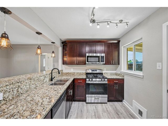 3290 Magnolia St, Denver, CO 80207