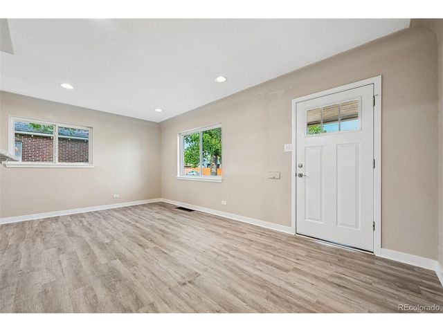 3290 Magnolia St, Denver, CO 80207