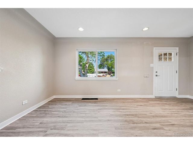 3290 Magnolia St, Denver, CO 80207