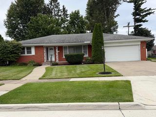 25445 Graceland Circle, Dearborn Heights, MI 48125