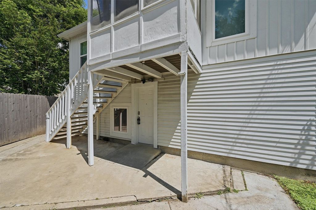 310 S Barrett Avenue 101, Denison, TX 75020