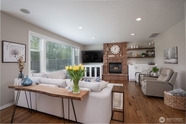 2103 13th Street SW, Puyallup, WA 98371
