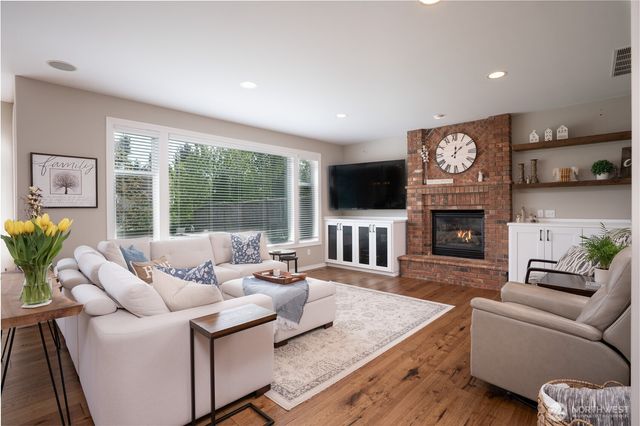 2103 13th Street SW, Puyallup, WA 98371