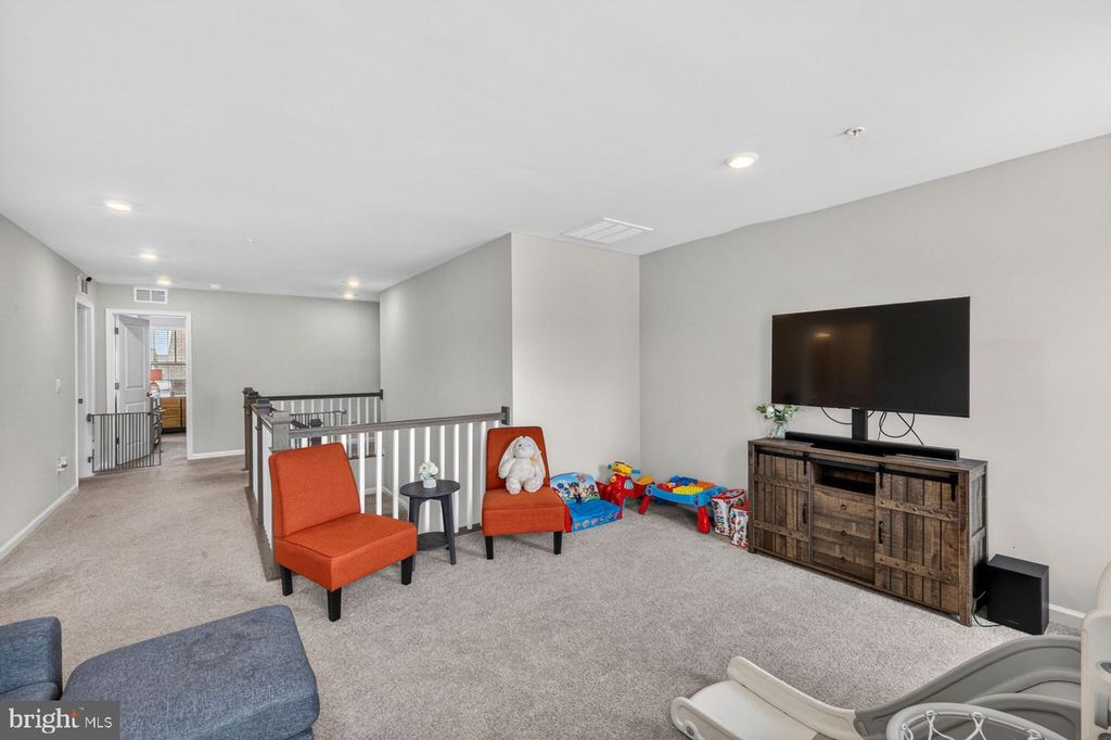 Image 27 of property listing at 10021 SELKIE LN, Waldorf, MD 20601