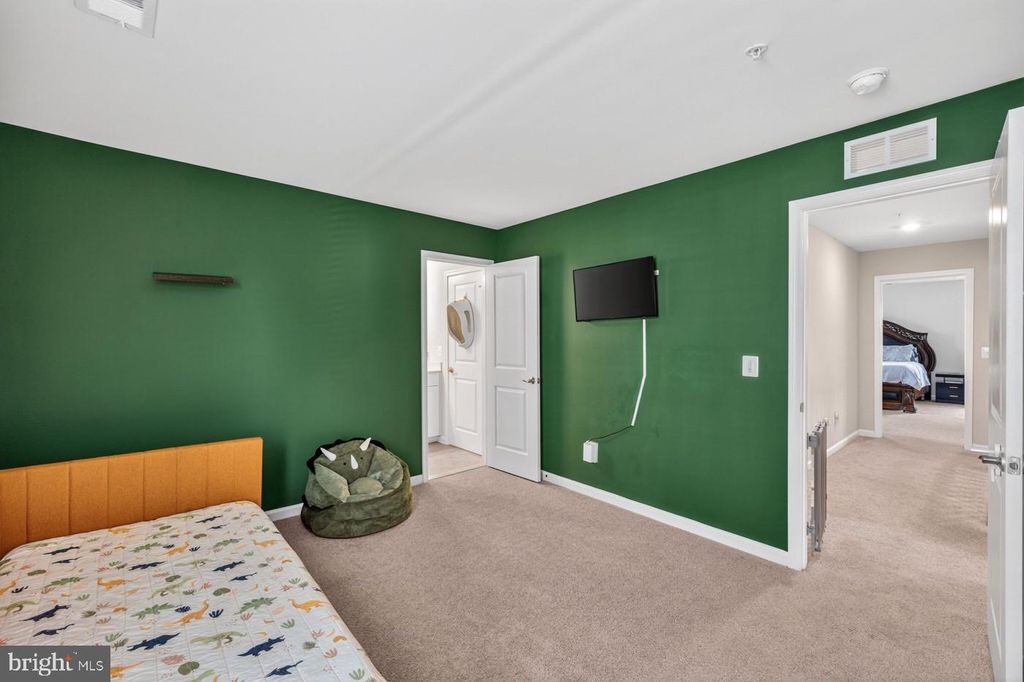 Image 31 of property listing at 10021 SELKIE LN, Waldorf, MD 20601