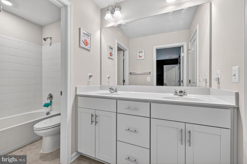 Image 32 of property listing at 10021 SELKIE LN, Waldorf, MD 20601
