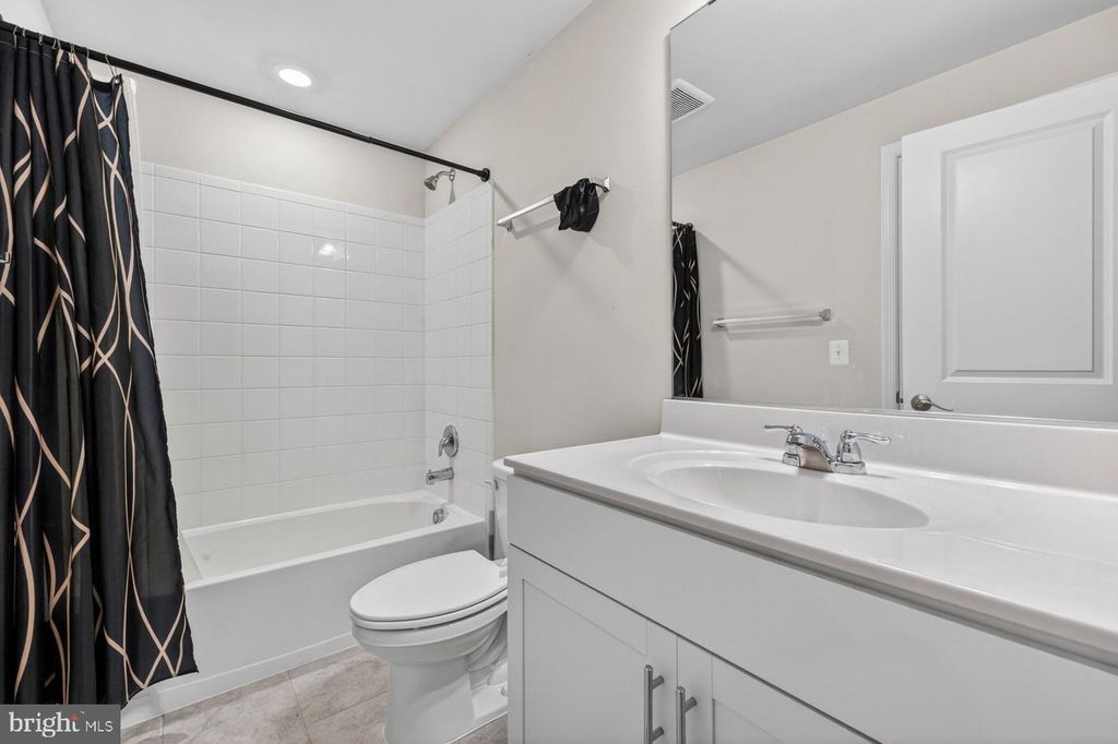 Image 53 of property listing at 10021 SELKIE LN, Waldorf, MD 20601