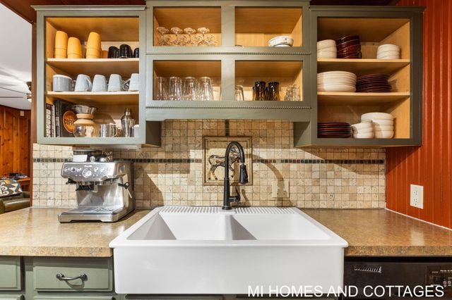 7128 116th Avenue, Fennville, MI 49408