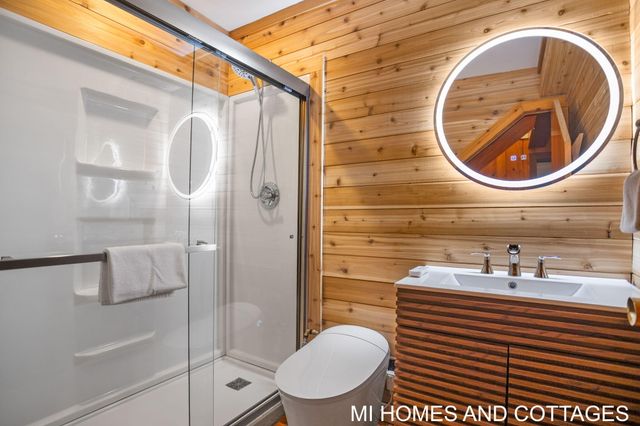 7128 116th Avenue, Fennville, MI 49408