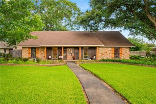 403 SWEETBRIAR Drive, Alexandria, LA 71303
