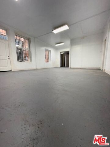 4435 S Santa Fe Avenue, Vernon, CA 90058