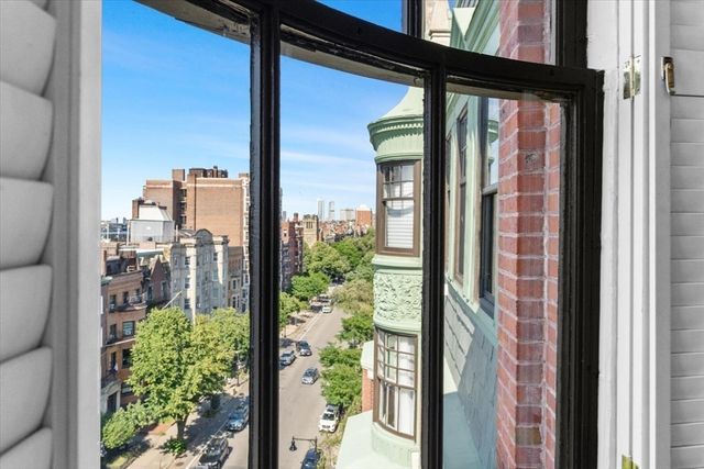 4 Charlesgate E 705, Boston, MA 02215
