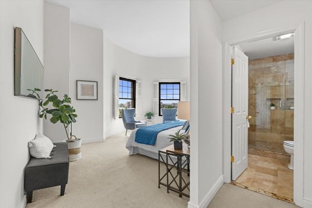 4 Charlesgate E 705, Boston, MA 02215