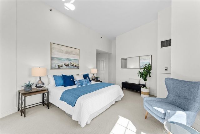 4 Charlesgate E 705, Boston, MA 02215