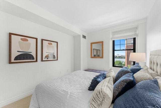4 Charlesgate E 705, Boston, MA 02215