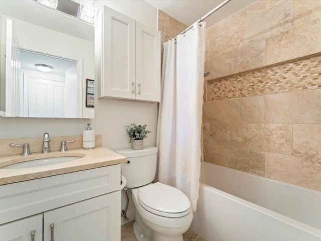 4 Charlesgate E 705, Boston, MA 02215