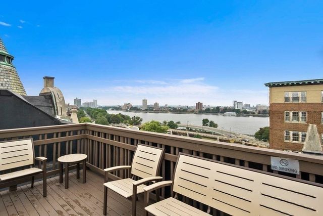 4 Charlesgate E 705, Boston, MA 02215