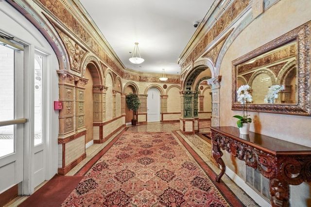 4 Charlesgate E 705, Boston, MA 02215