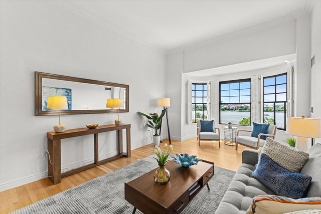 4 Charlesgate E 705, Boston, MA 02215