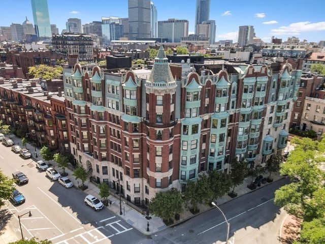 4 Charlesgate E 705, Boston, MA 02215