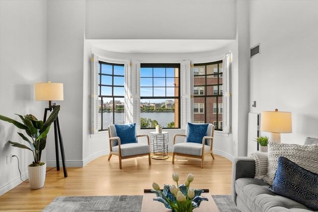 4 Charlesgate E 705, Boston, MA 02215