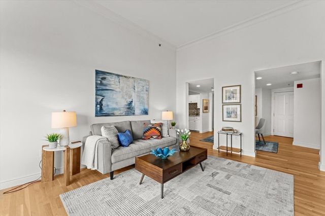 4 Charlesgate E 705, Boston, MA 02215