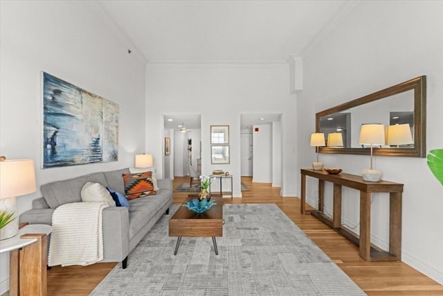 4 Charlesgate E 705, Boston, MA 02215