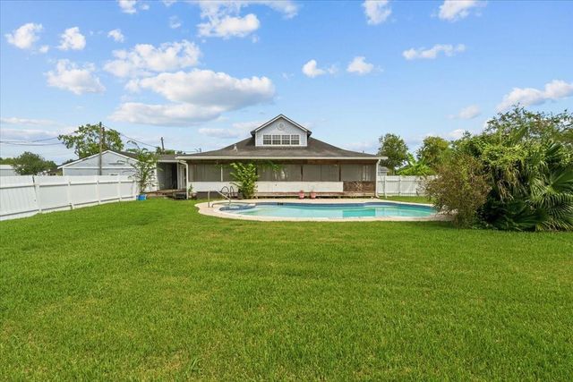 7228 Avenue R, Santa Fe, TX 77510