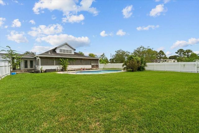 7228 Avenue R, Santa Fe, TX 77510