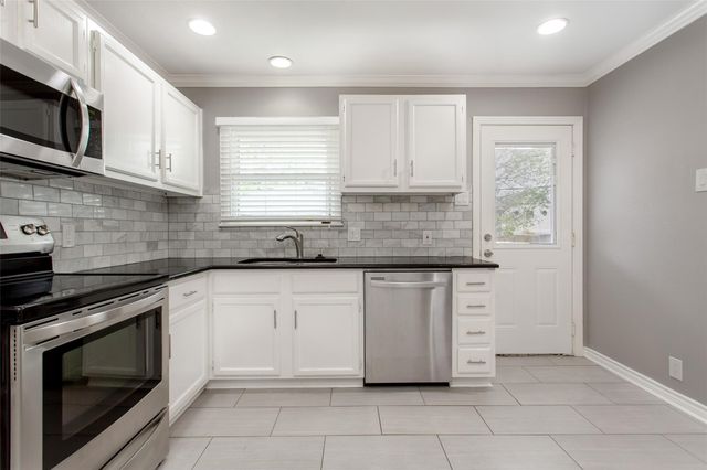 570 Bondstone Drive, Dallas, TX 75218