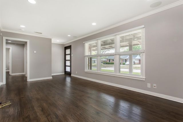 570 Bondstone Drive, Dallas, TX 75218