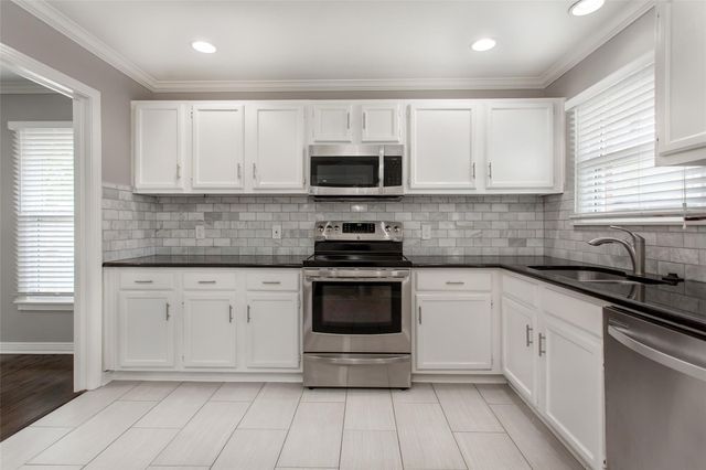 570 Bondstone Drive, Dallas, TX 75218