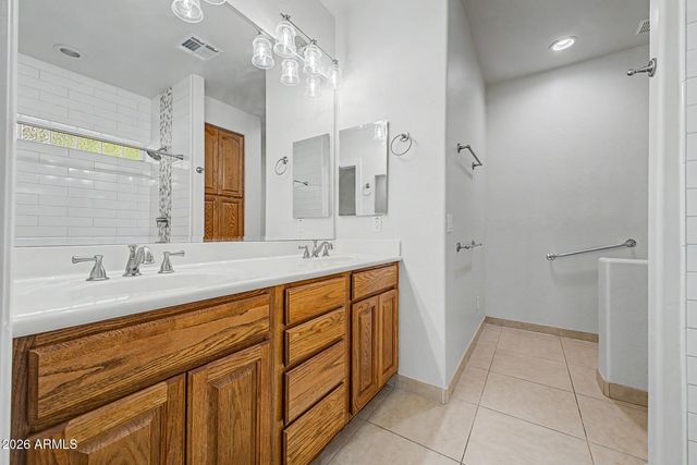 426 E HORSESHOE Avenue, Gilbert, AZ 85296