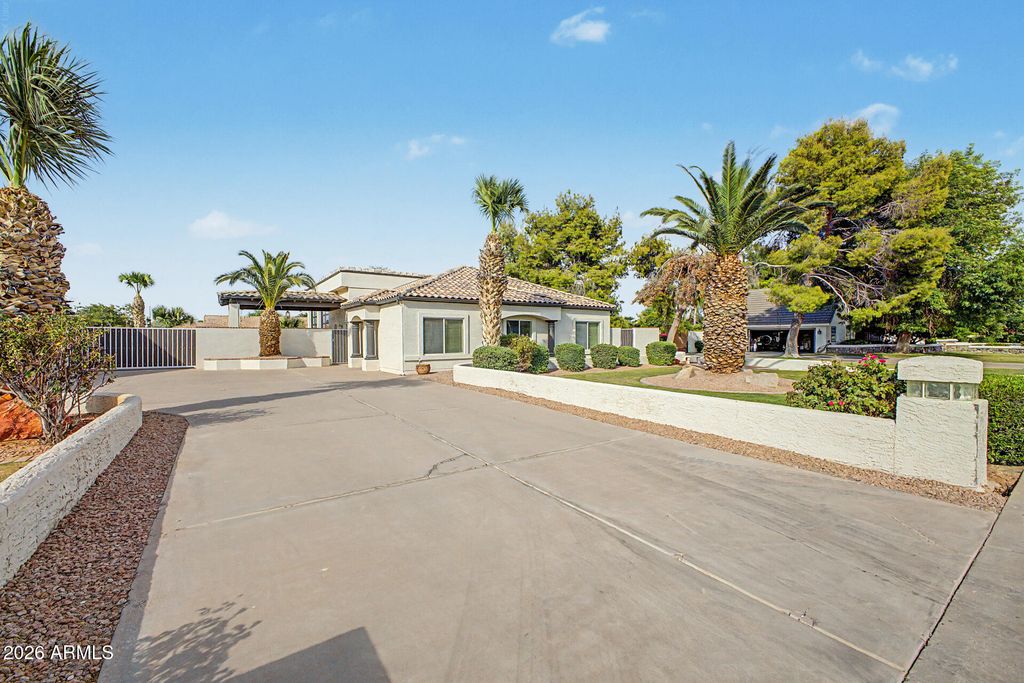 426 E HORSESHOE Avenue, Gilbert, AZ 85296 — photo 3