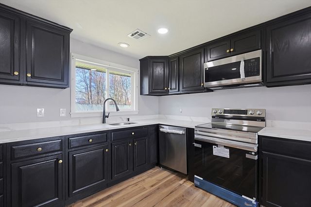 690 N Quincy St, Brockton, MA 02302