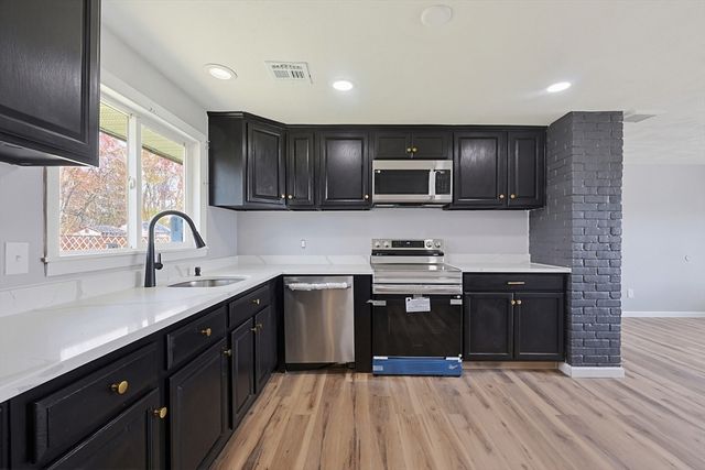 690 N Quincy St, Brockton, MA 02302