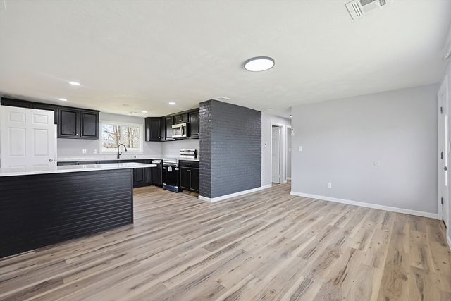 690 N Quincy St, Brockton, MA 02302