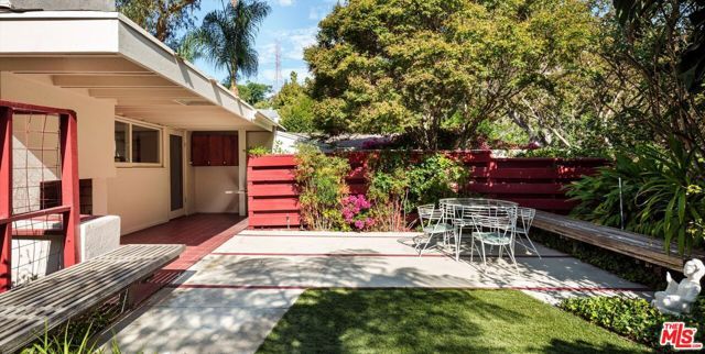 2764 Outpost Drive, Los Angeles, CA 90068