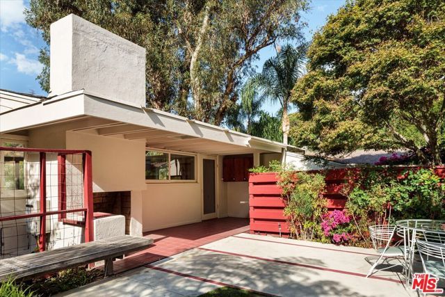 2764 Outpost Drive, Los Angeles, CA 90068
