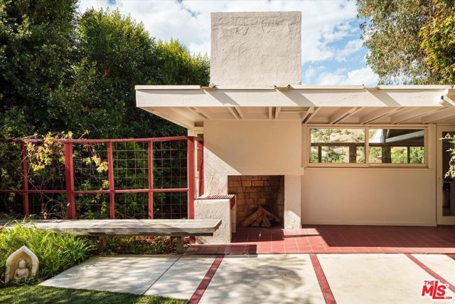 2764 Outpost Drive, Los Angeles, CA 90068