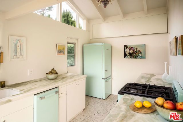 2764 Outpost Drive, Los Angeles, CA 90068