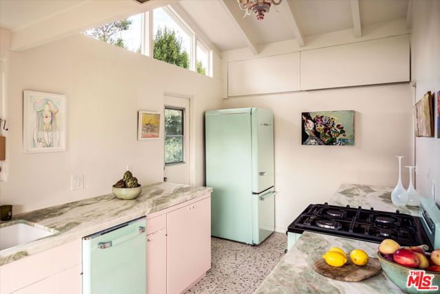 2764 Outpost Drive, Los Angeles, CA 90068