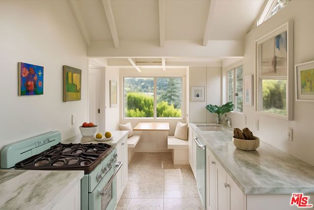 2764 Outpost Drive, Los Angeles, CA 90068