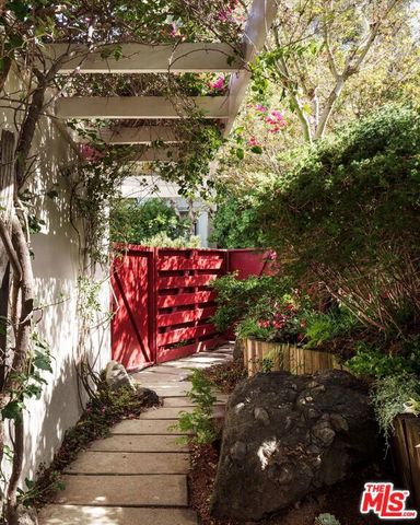 2764 Outpost Drive, Los Angeles, CA 90068